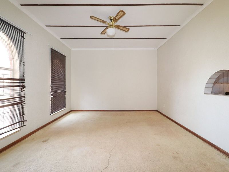 WELL PRESENTED HOME IN DESIRED SUBURB - Photo 3