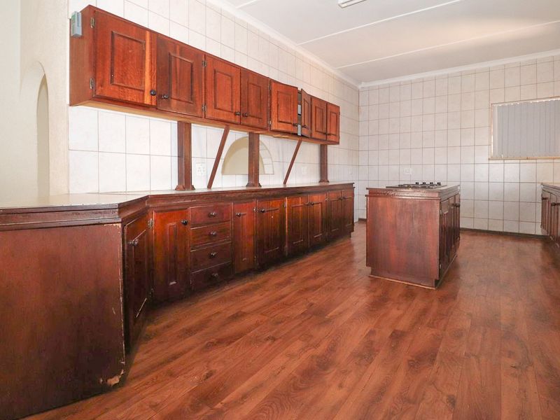 WELL PRESENTED HOME IN DESIRED SUBURB - Photo 10