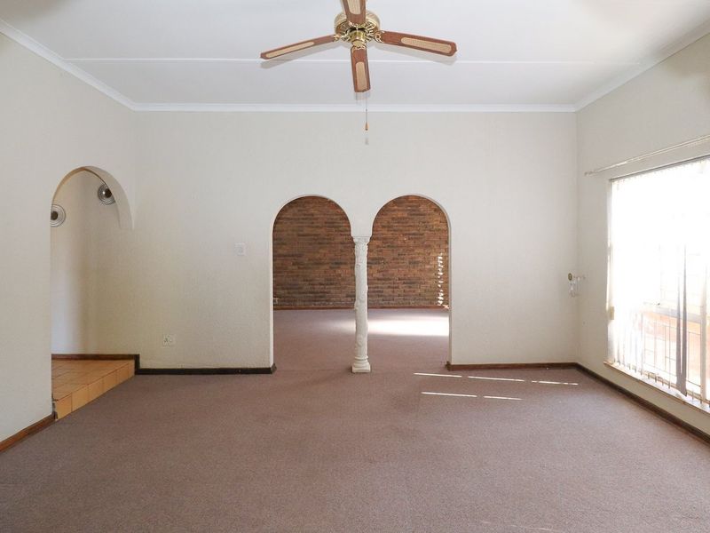 WELL PRESENTED HOME IN DESIRED SUBURB - Photo 6