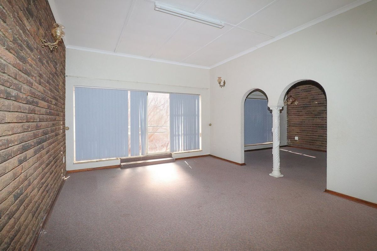 WELL PRESENTED HOME IN DESIRED SUBURB - Photo 5