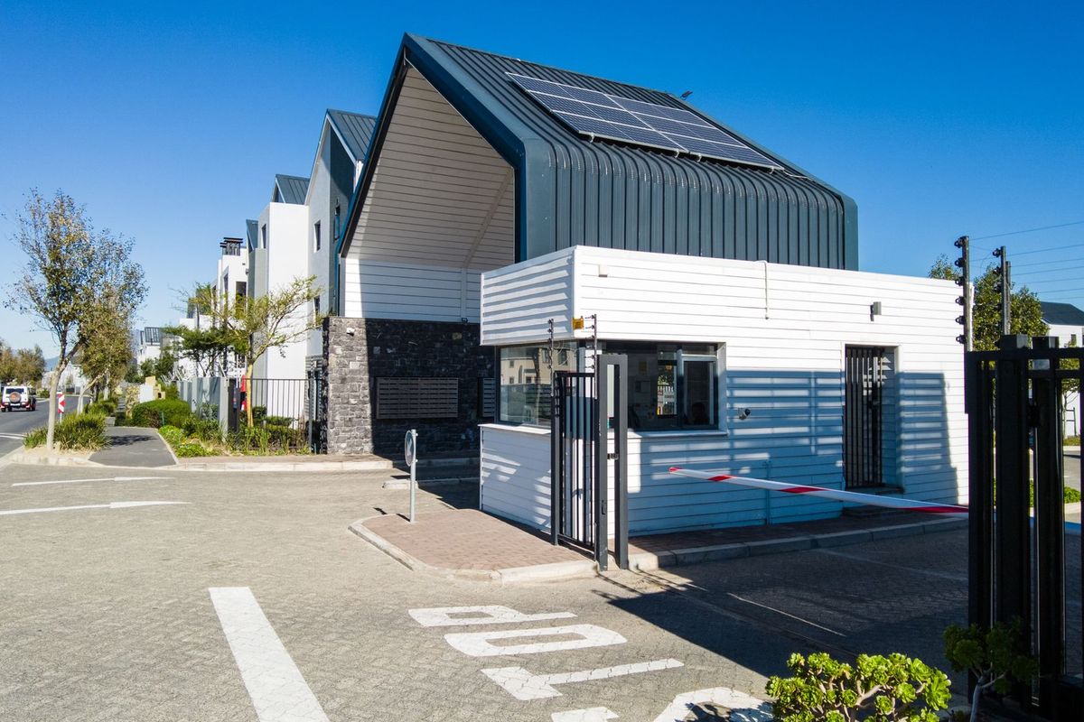 Modern 1st Floor 2-Bedroom , 2 Bathroom Apartment in Hazelwood – Prime Location & Great Investment Opportunity! - Photo 2