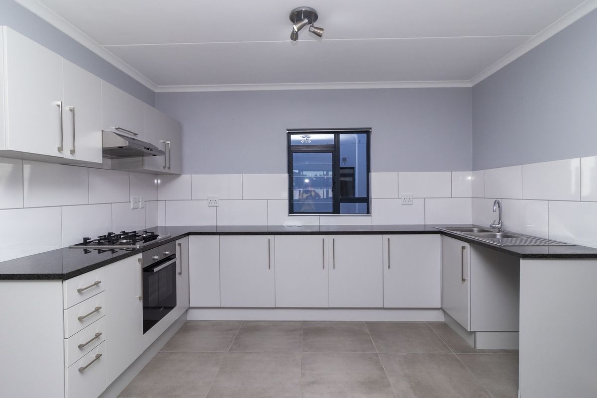 Modern 1st Floor 2-Bedroom , 2 Bathroom Apartment in Hazelwood – Prime Location & Great Investment Opportunity! - Photo 5