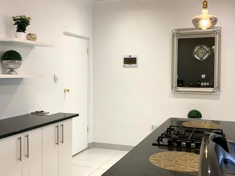 NEW RELEASE; EXECUTIVE CORPORATE BROOKES HILL BEACHFRONT - Photo 9