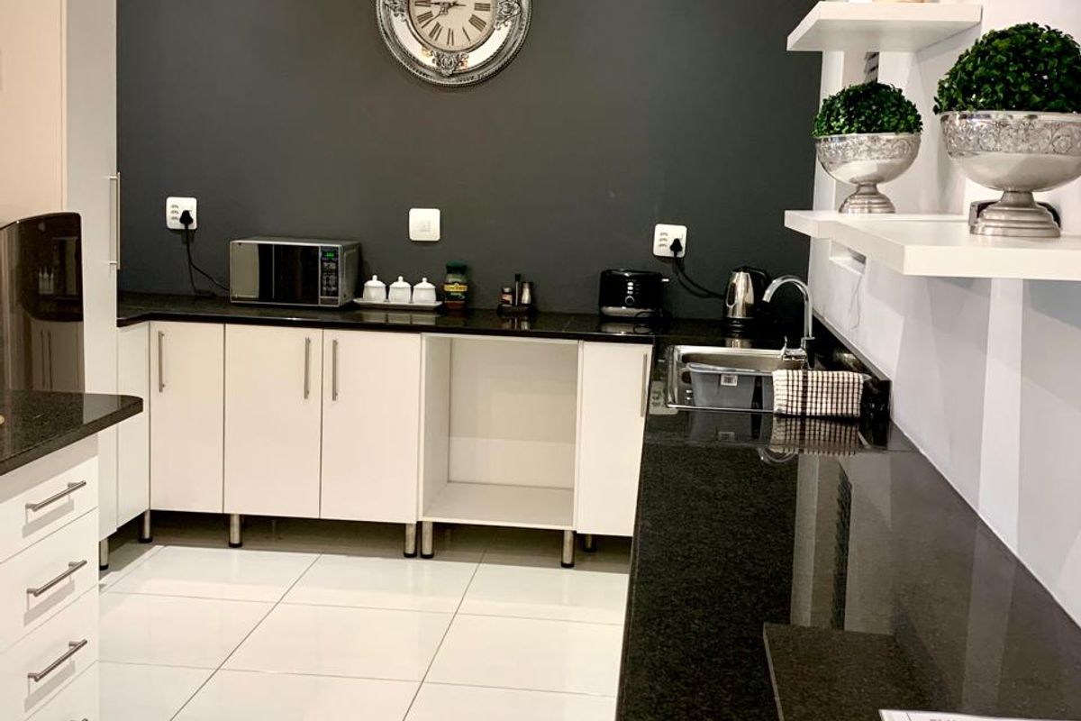 NEW RELEASE; EXECUTIVE CORPORATE BROOKES HILL BEACHFRONT - Photo 4