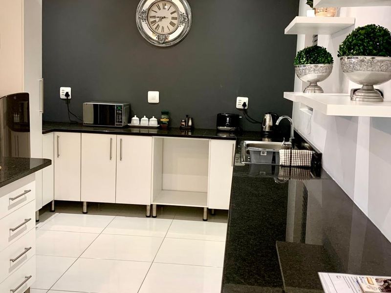 NEW RELEASE; EXECUTIVE CORPORATE BROOKES HILL BEACHFRONT - Photo 4