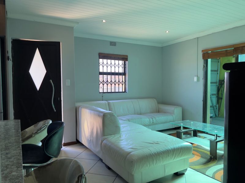 THREE BEDROOM TWO BATHROOM PROPERTY FOR SALE - Photo 5