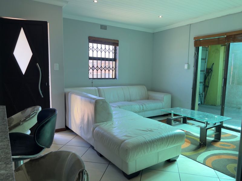 THREE BEDROOM TWO BATHROOM PROPERTY FOR SALE - Photo 6