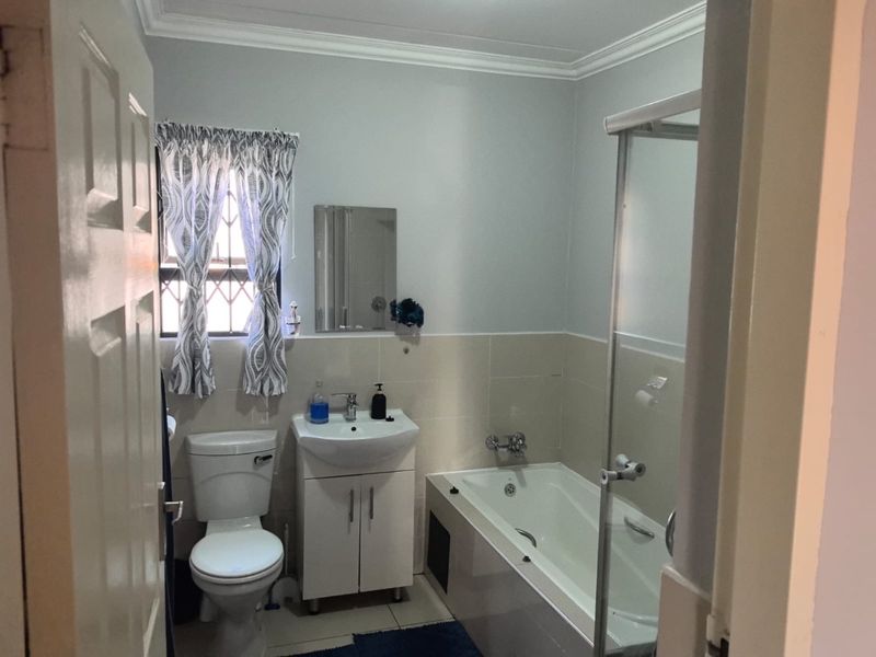 FOR SALE: Lovely 2-Bedroom Apartment in Prime Benoni Location!  Looking for your perfect start? This spacious and neat 2-bedroom, 2-bathroom apartment is ideal for a new couple starting out!  Located near Rynfield in Benoni, this home offers a peaceful environment with the convenience of nearby amenities.    Features include:  2 generously sized bedrooms  2 modern bathrooms  Open-plan living area  Neat and spacious kitchen  Safe and secure complex with access control  Pet-friendly – your furry friend is welcome!  Allocated parking space    Enjoy the perfect balance of comfort, style, and convenience in a sought-after area.    Don’t miss out – your dream home is waiting!  Contact us today to arrange a viewing! - Photo 7