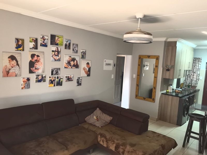 FOR SALE: Lovely 2-Bedroom Apartment in Prime Benoni Location!  Looking for your perfect start? This spacious and neat 2-bedroom, 2-bathroom apartment is ideal for a new couple starting out!  Located near Rynfield in Benoni, this home offers a peaceful environment with the convenience of nearby amenities.    Features include:  2 generously sized bedrooms  2 modern bathrooms  Open-plan living area  Neat and spacious kitchen  Safe and secure complex with access control  Pet-friendly – your furry friend is welcome!  Allocated parking space    Enjoy the perfect balance of comfort, style, and convenience in a sought-after area.    Don’t miss out – your dream home is waiting!  Contact us today to arrange a viewing! - Photo 8