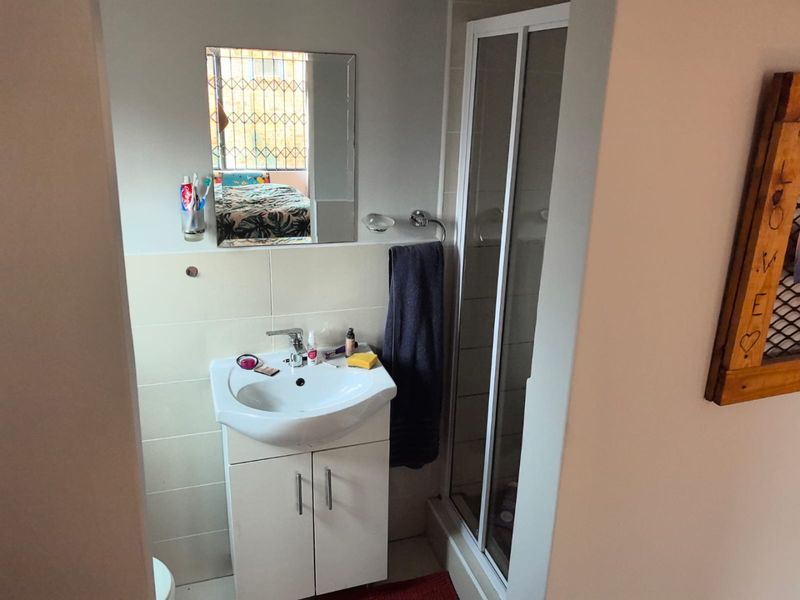 FOR SALE: Lovely 2-Bedroom Apartment in Prime Benoni Location!  Looking for your perfect start? This spacious and neat 2-bedroom, 2-bathroom apartment is ideal for a new couple starting out!  Located near Rynfield in Benoni, this home offers a peaceful environment with the convenience of nearby amenities.    Features include:  2 generously sized bedrooms  2 modern bathrooms  Open-plan living area  Neat and spacious kitchen  Safe and secure complex with access control  Pet-friendly – your furry friend is welcome!  Allocated parking space    Enjoy the perfect balance of comfort, style, and convenience in a sought-after area.    Don’t miss out – your dream home is waiting!  Contact us today to arrange a viewing! - Photo 4