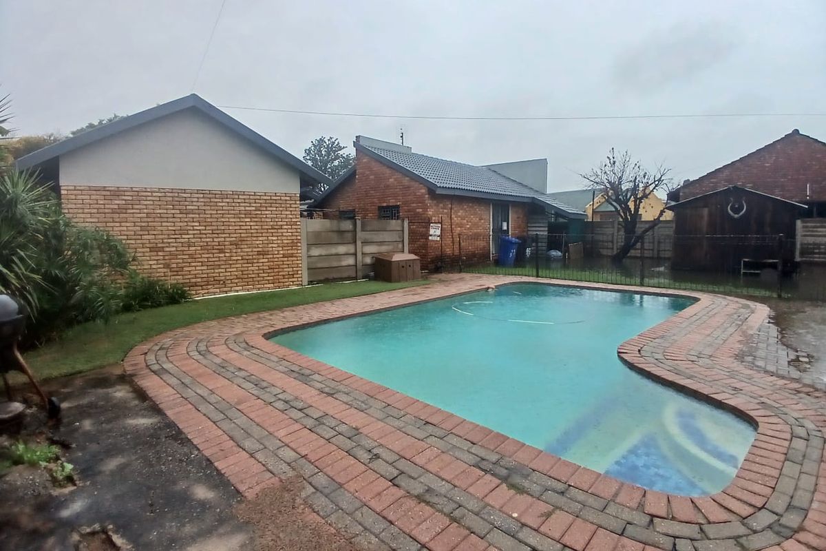 Charming Family Home with Bonus Flatlet in Lourenspark, Orkney - Photo 3