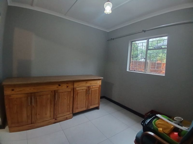 Charming Family Home with Bonus Flatlet in Lourenspark, Orkney - Photo 9