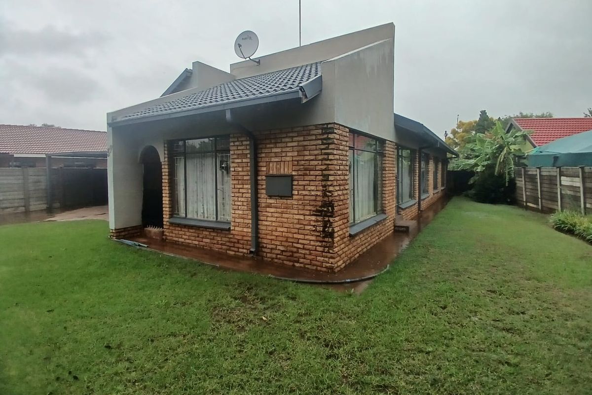 Charming Family Home with Bonus Flatlet in Lourenspark, Orkney - Photo 2
