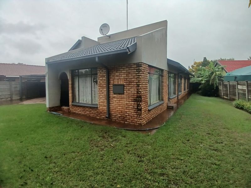 Charming Family Home with Bonus Flatlet in Lourenspark, Orkney - Photo 2