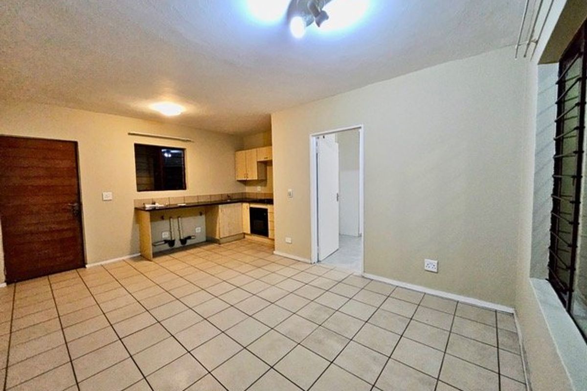 Calling all prospective buyers with a budget ranging from R 420 000.00 to R 425 000.00. An exceptional opportunity awaits you in this vibrant community of Esther Park. - Photo 4