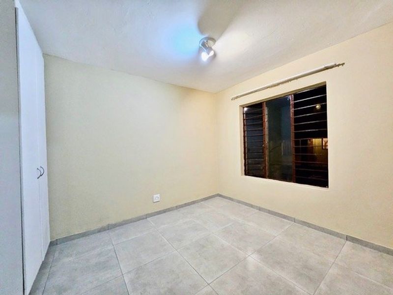 Calling all prospective buyers with a budget ranging from R 420 000.00 to R 425 000.00. An exceptional opportunity awaits you in this vibrant community of Esther Park. - Photo 5