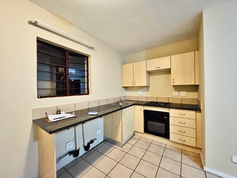 Calling all prospective buyers with a budget ranging from R 420 000.00 to R 425 000.00. An exceptional opportunity awaits you in this vibrant community of Esther Park. - Photo 2