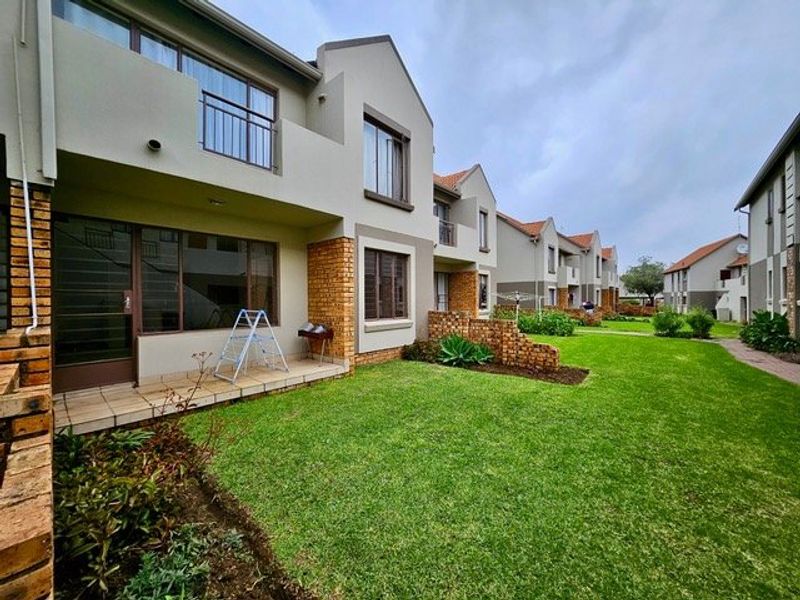 Calling all prospective buyers with a budget ranging from R 420 000.00 to R 425 000.00. An exceptional opportunity awaits you in this vibrant community of Esther Park. - Photo 8