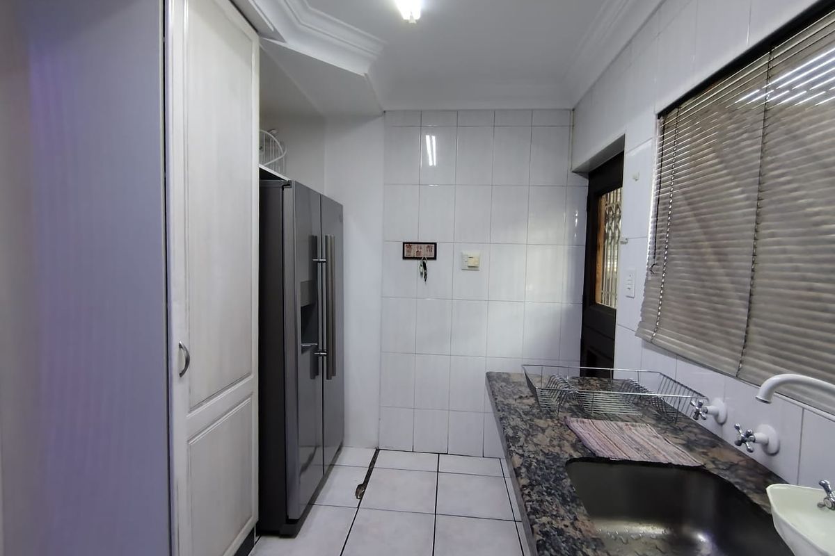 Modern Family Home with Entertainment Features - Photo 5