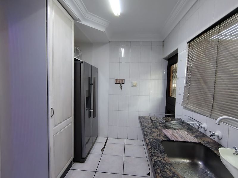 Modern Family Home with Entertainment Features - Photo 5