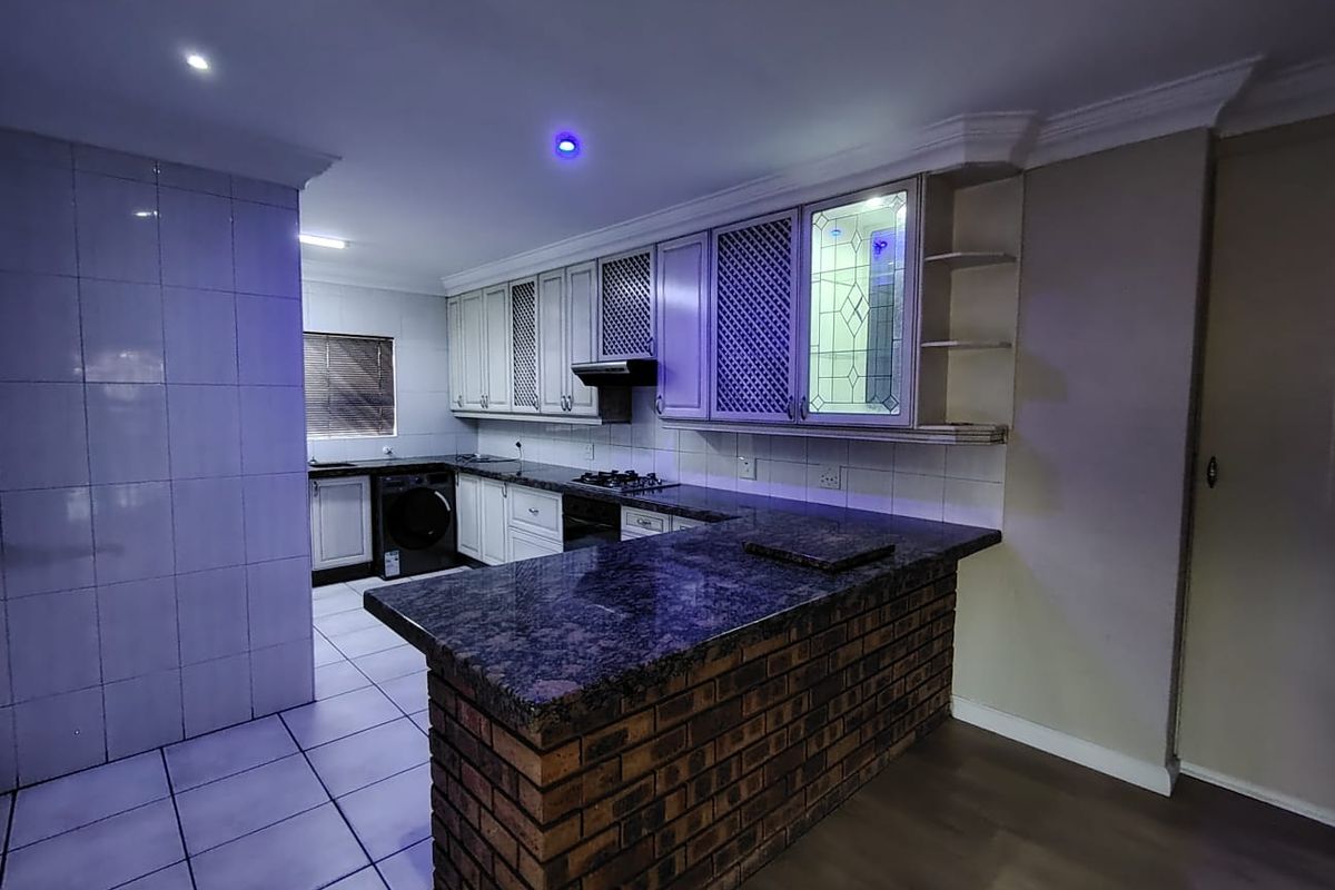 Modern Family Home with Entertainment Features - Photo 4