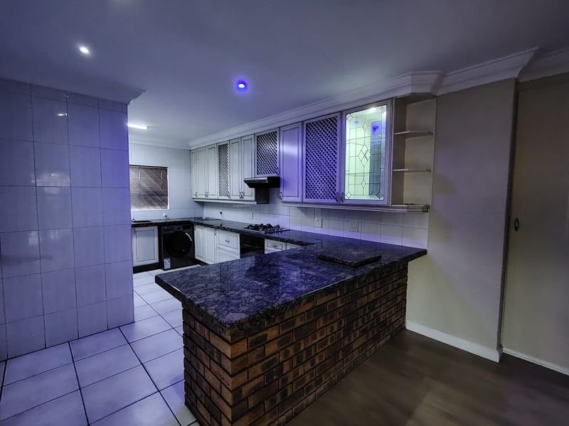 Modern Family Home with Entertainment Features - Photo 4