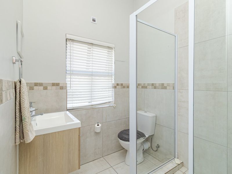 Modern Double-Storey Family Home in Secure Buhrein Estate - Photo 9