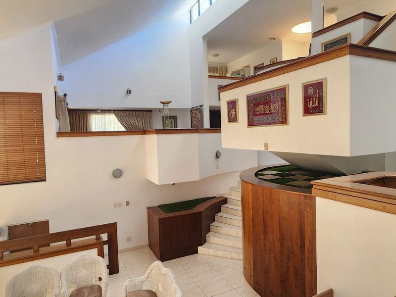 Stunning House for Sale in a secure street in Laudium - Photo 10