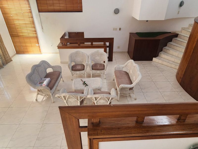 Stunning House for Sale in a secure street in Laudium - Photo 9