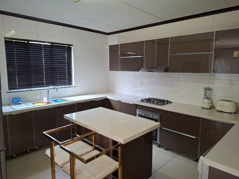 Stylish 3-Bedroom Duplex Style Townhouse for Sale in Villa Baroque – Carlswald, Midrand - Photo 4