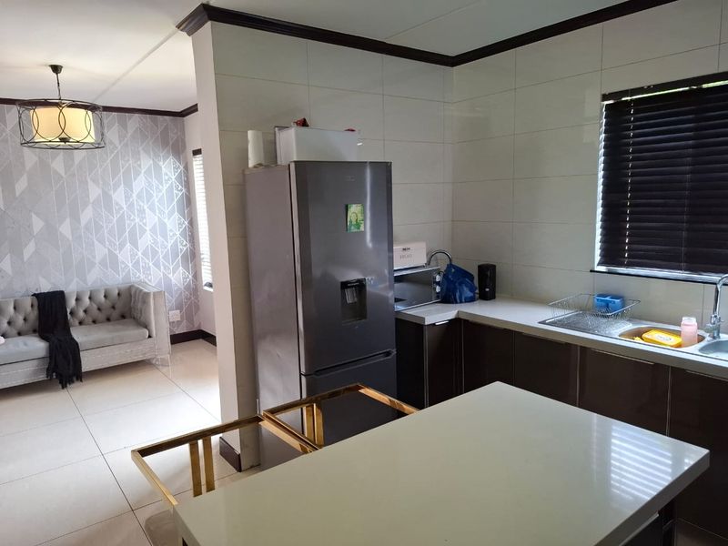 Stylish 3-Bedroom Duplex Style Townhouse for Sale in Villa Baroque – Carlswald, Midrand - Photo 10