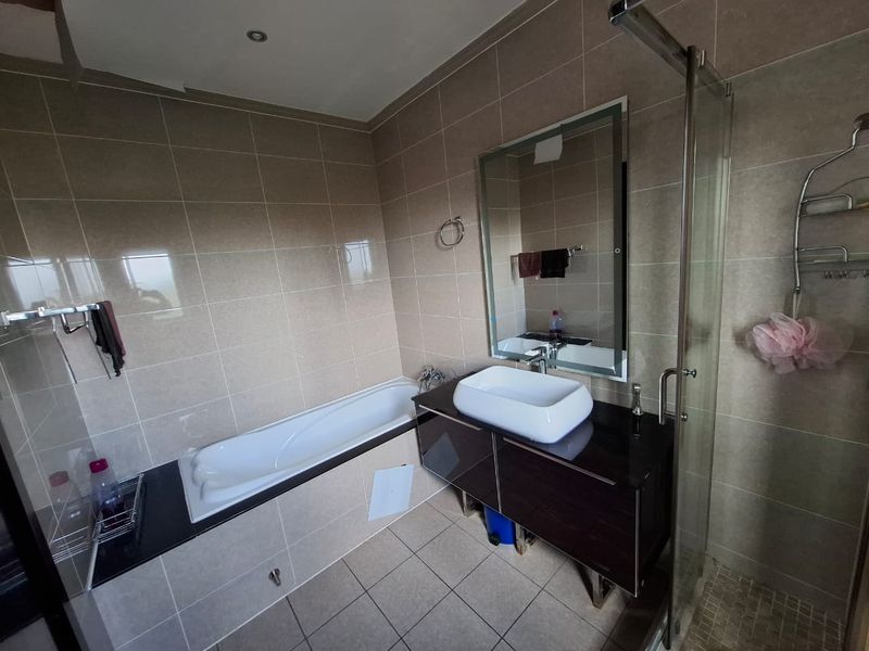 Stylish 3-Bedroom Duplex Style Townhouse for Sale in Villa Baroque – Carlswald, Midrand - Photo 7