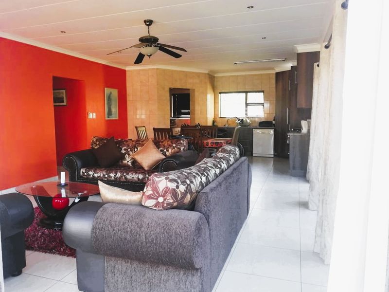 Fully Furnished Luxury Living – Just Move In! - Photo 10