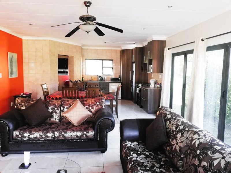 Fully Furnished Luxury Living – Just Move In! - Photo 7