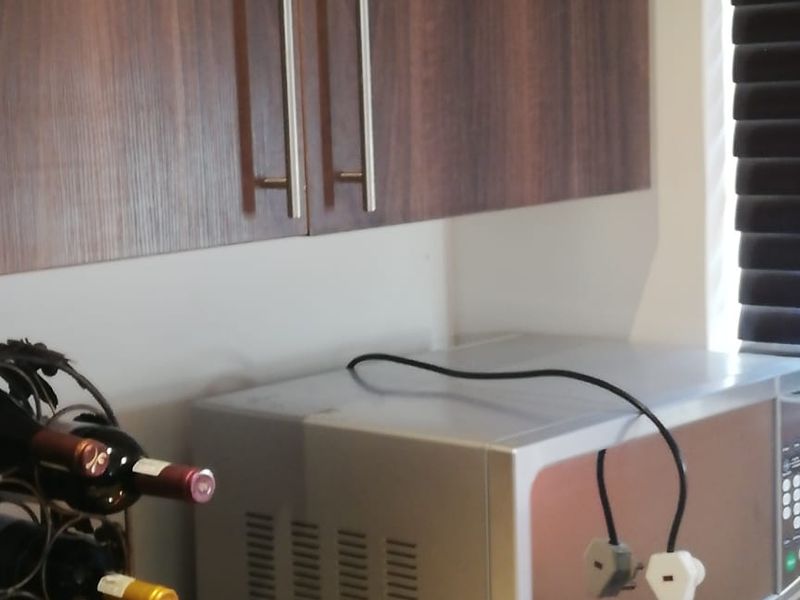 Fully Furnished Luxury Living – Just Move In! - Photo 6