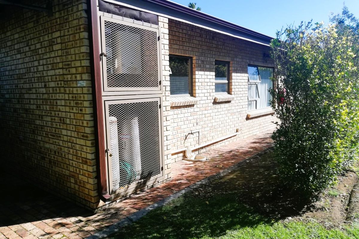 Fully Furnished Luxury Living – Just Move In! - Photo 2