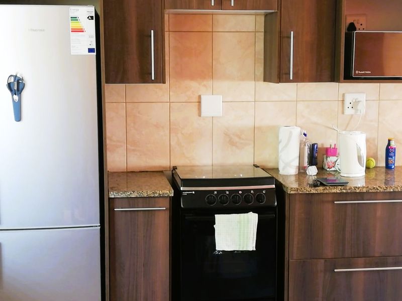 Fully Furnished Luxury Living – Just Move In! - Photo 5