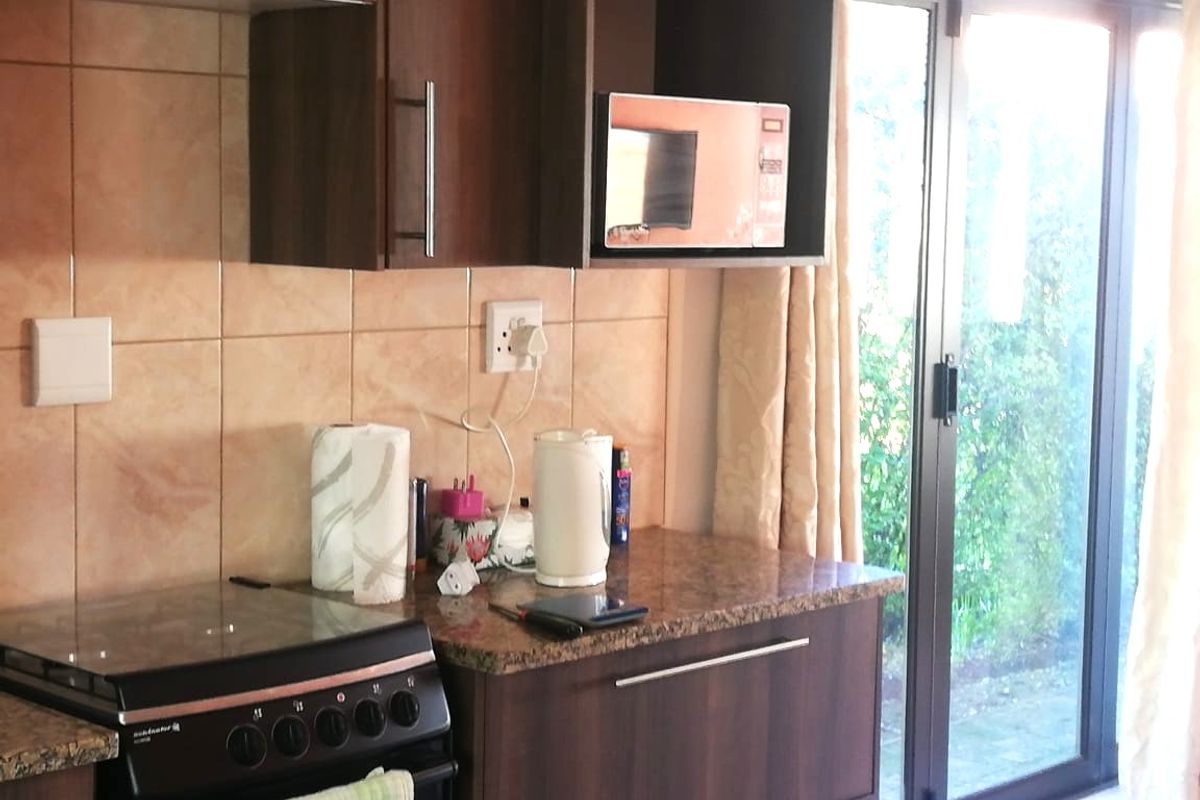 Fully Furnished Luxury Living – Just Move In! - Photo 3