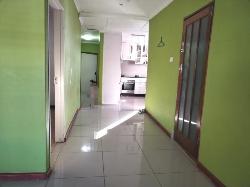 3 Bedroom house for sale Highbury Park - Photo 5