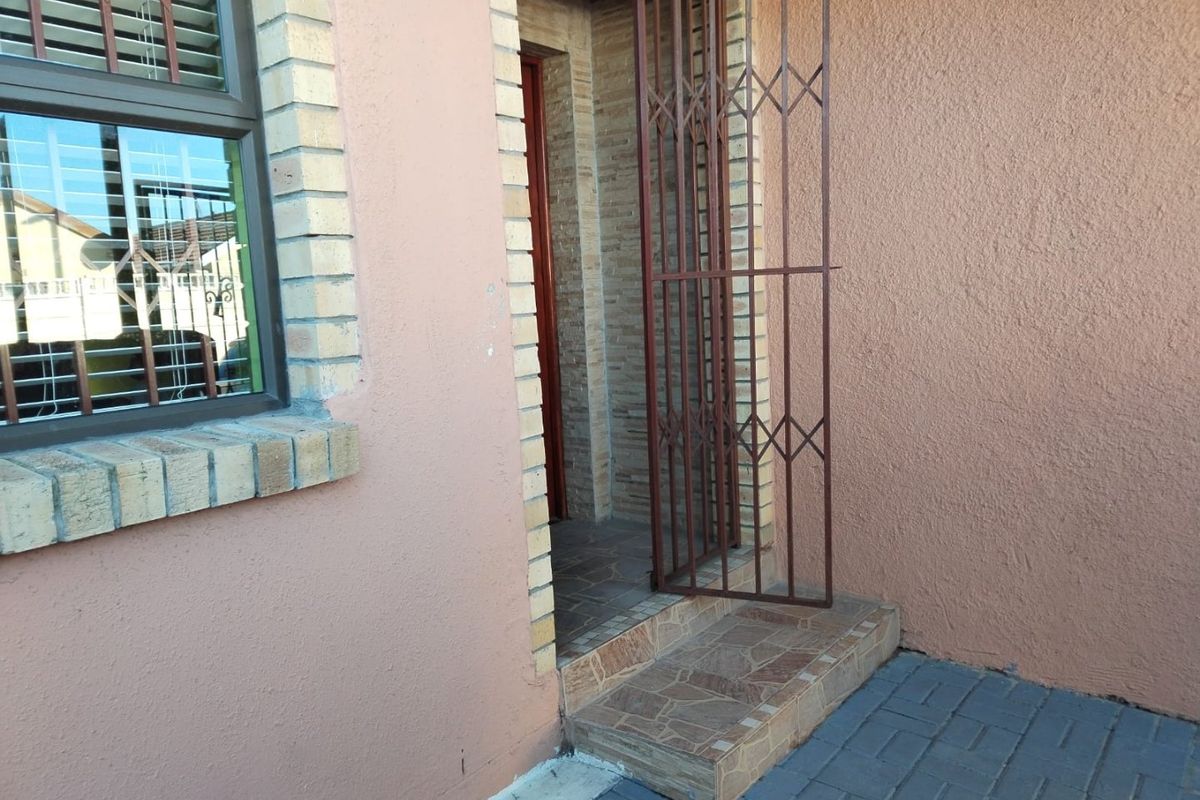 3 Bedroom house for sale Highbury Park - Photo 3