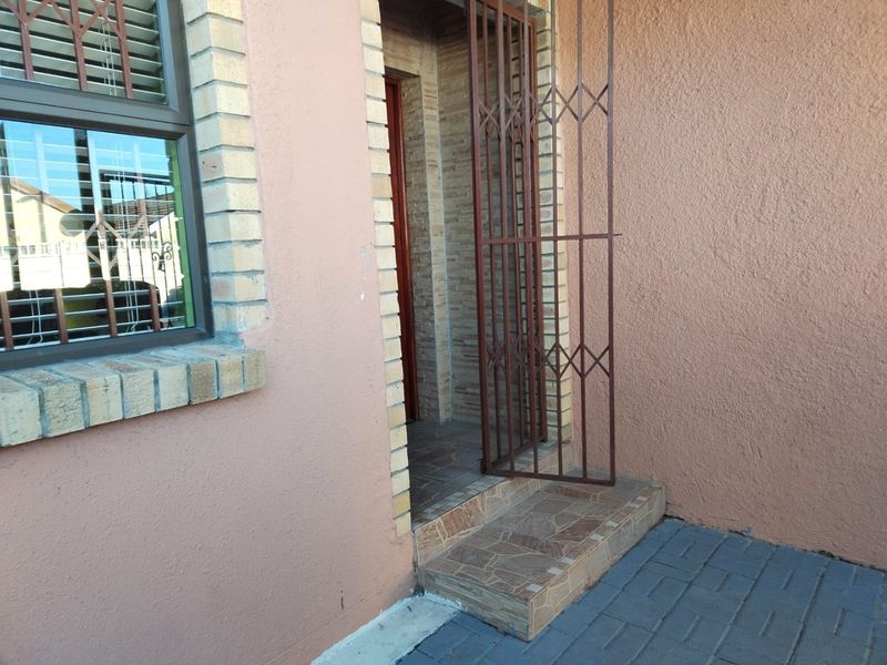 3 Bedroom house for sale Highbury Park - Photo 3