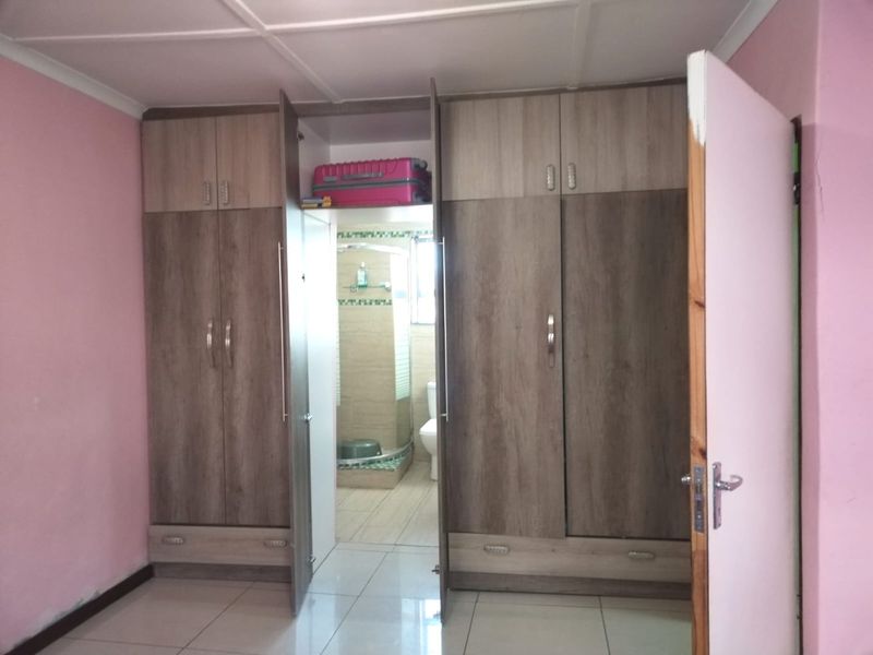 3 Bedroom house for sale Highbury Park - Photo 6