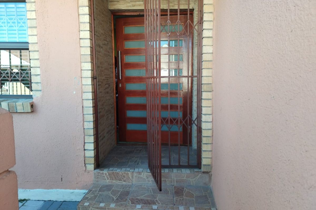 3 Bedroom house for sale Highbury Park - Photo 2