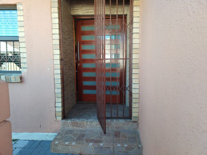 3 Bedroom house for sale Highbury Park - Photo 2