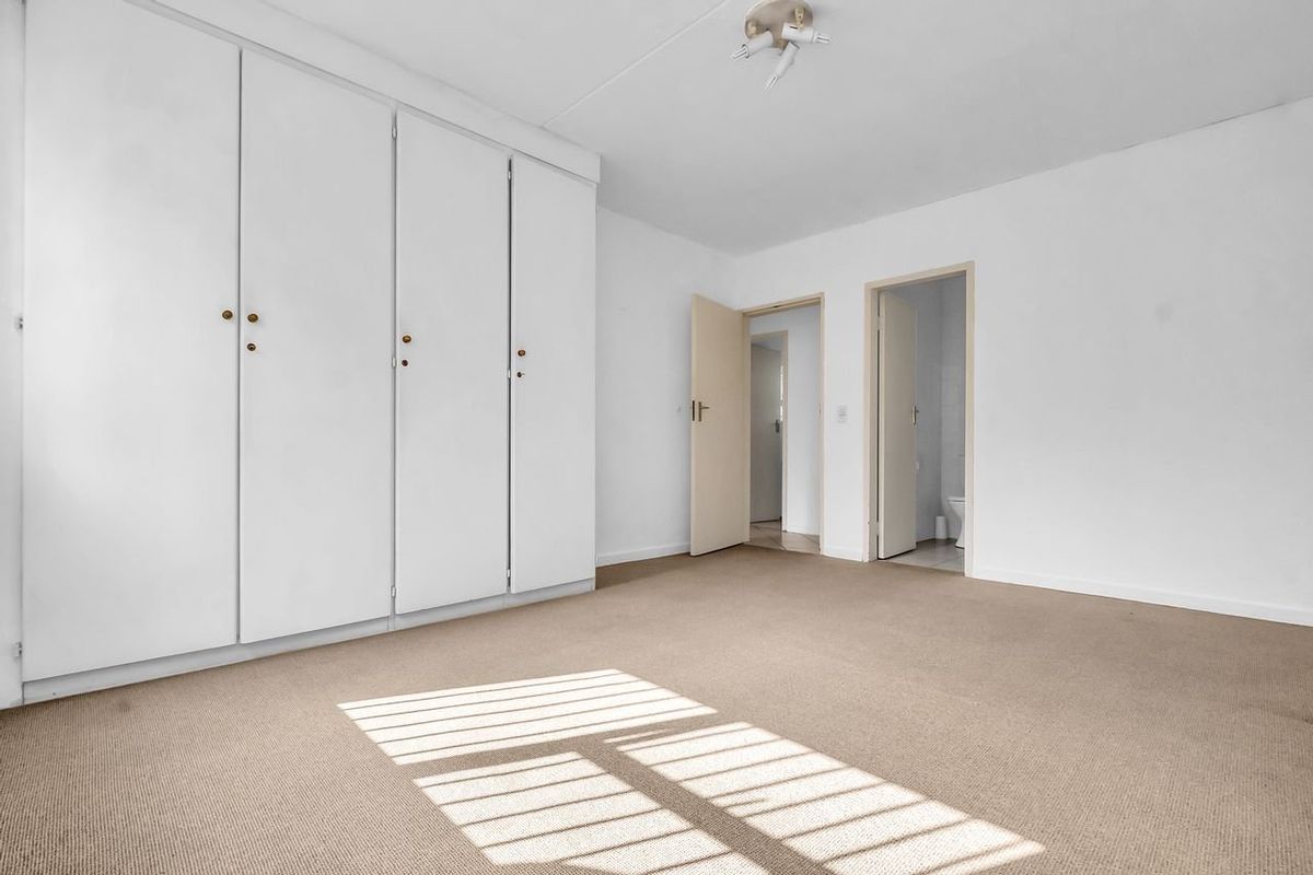 Spacious 2-bed, 2 bath, double garage Aprarment New Brighton, Parkmore - Photo 4