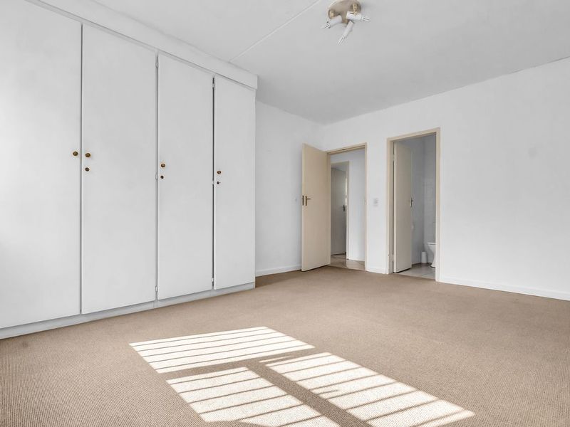 Spacious 2-bed, 2 bath, double garage Aprarment New Brighton, Parkmore - Photo 4