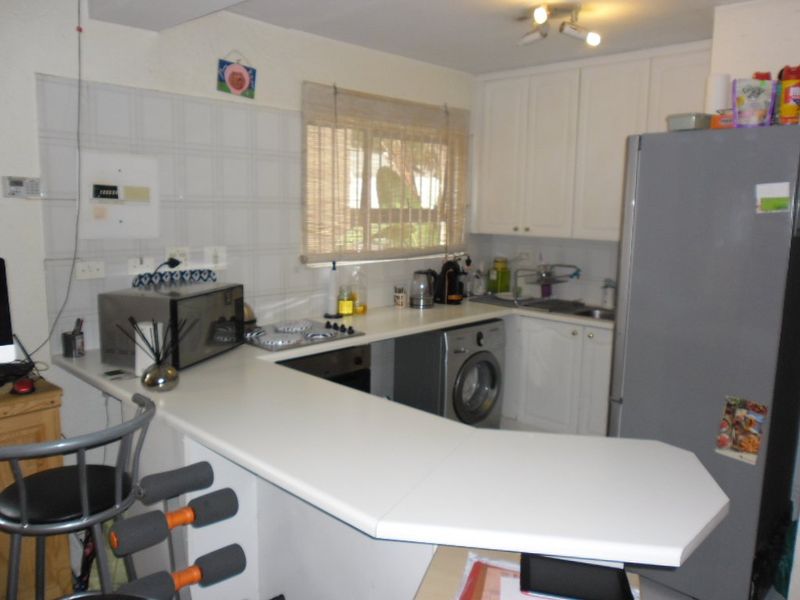 Spacious 2-bed, 2 bath, double garage Aprarment New Brighton, Parkmore - Photo 2