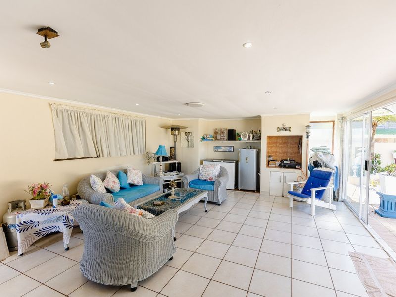 Beautiful Family Home With Sea Views – Incredible Value! - Photo 7