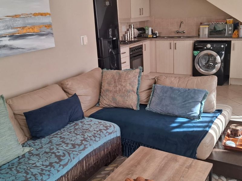 Stylish 3-Bedroom 2 bathroom Duplex Townhouse for Sale in Carlswald Creek – Midrand - Photo 5