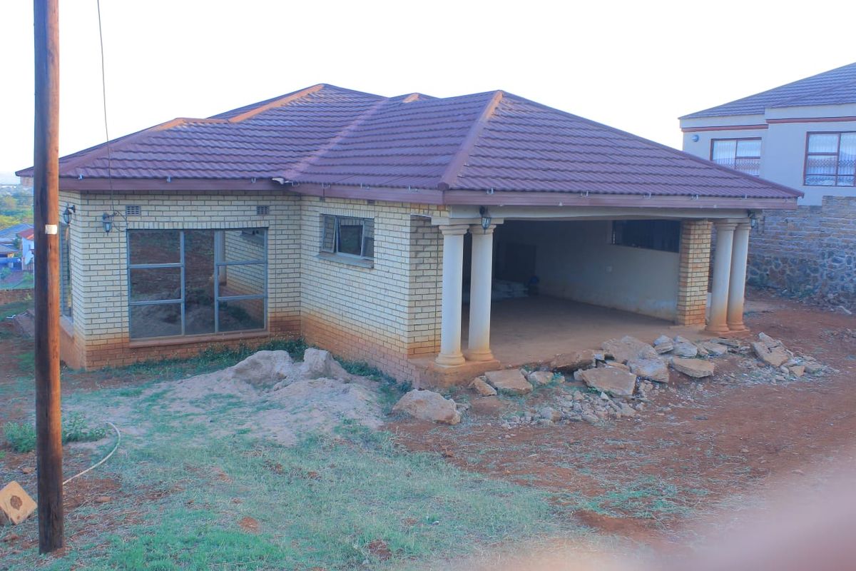 4  Bedroom  house  for Sale in  Thohoyandou E - Photo 2